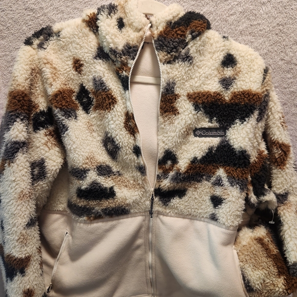 Columbia Sherpa Fleece Jacket in Cream and Brown - Picture 2 of 5